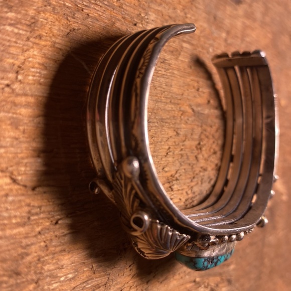 NAVAJO CUFF BRACELET by Tom Willeto, signed, sterling silver and turquoise - Picture 13 of 17